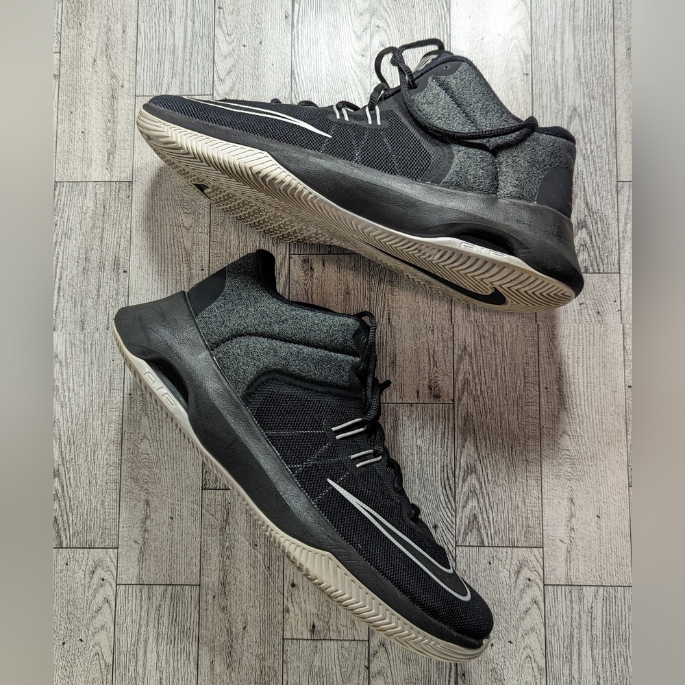 Nike Air Versatile 2